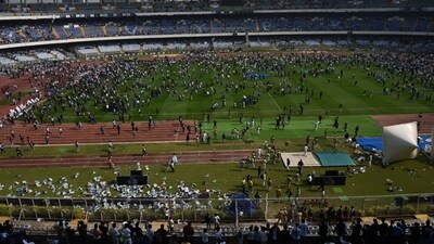 The anger of the fans stemmed from the fact that they paid hefty price, ranging from INR 10,000 to INR 20,000 just to see Messi showing some of his dribbling skills with a football or say a word or two. But nothing of this sort happened, leaving the supporters high and dry. (HT Photo ) The anger of the fans stemmed from the fact that they paid hefty price, ranging from INR 10,000 to INR 20,000 just to see Messi showing some of his dribbling skills with a football or say a word or two. But nothing of this sort happened, leaving the supporters high and dry. (HT Photo )