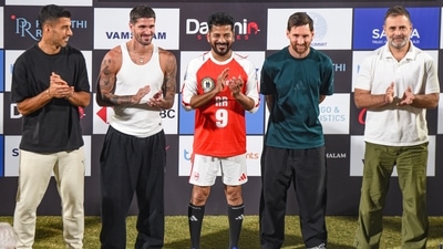 Lionel Messi poses for a photo with Luis Suarez, Rodrigo De Paul, Telangana CM and Rahul Gandhi. (PTI) Lionel Messi poses for a photo with Luis Suarez, Rodrigo De Paul, Telangana CM and Rahul Gandhi. (PTI)