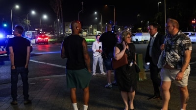 People gather at the scene of a shooting incident at Bondi Beach, Sydney, Australia, December 14, 2025. REUTERS/Izhar Khan (REUTERS)