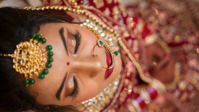<p>విజయవాడలో 10 గ్రాముల పసిడి (22క్యారెట్లు) ధర రూ. 1,22,930 ఉంది. 24 క్యారెట్ల గోల్డ్​ ప్రైజ్​ రూ. 1,34,090గా ఉంది. కేజీ వెండి ధర రూ. 2,26,000గా ఉంది.</p> 