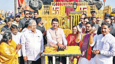 **EDS: THIRD PARTY IMAGE** In this image posted on Dec. 15, 2025, Maharashtra Chief Minister Devendra Fadnavis, centre, unveils a statue of Chhatrapati Shivaji Maharaj, in Pune. (@CMOMaharashtra/X via PTI Photo)(PTI12_15_2025_000316B) (@CMOMaharashtra)