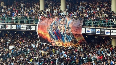 People in large numbers gathered to see a glimpse of Messi. (Naveen Sharma) People in large numbers gathered to see a glimpse of Messi. (Naveen Sharma)