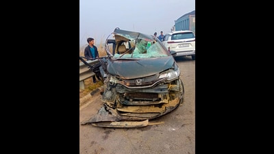More than 15 vehicles collided on Delhi-Mumbai Expressway due to dense fog near Raniyala village (HT)