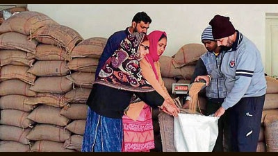 Officials explained that under the new system, payments are routed directly from RBI accounts, which require additional verifications at the state level. (HT File Photo) Officials explained that under the new system, payments are routed directly from RBI accounts, which require additional verifications at the state level. (HT File Photo)