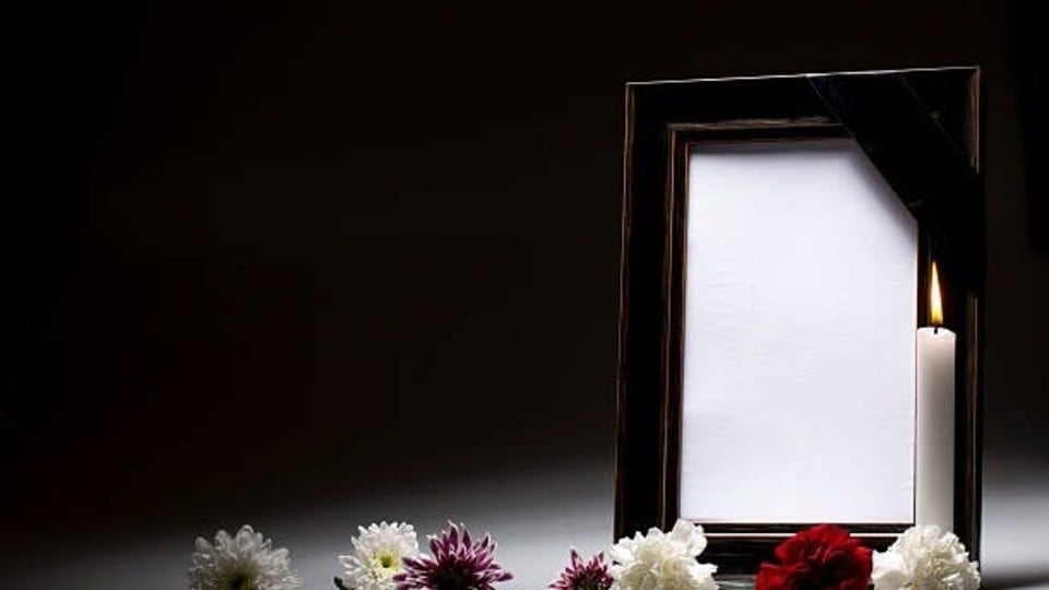 ভুলেও এদিকে রাখবেন না মৃত ব্যক্তির ছবি