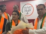 Slain Abhishek Ghosalkar’s wife, Sena (UBT) leader Tejasvee, joins BJP ahead of civic polls