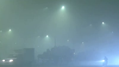 Vehicles commute through the Akshardham area covered with smog as the Air Quality Index (AQI) reaches the 'severe' category at 493, according to the Central Pollution Control Board, with GRAP 4 invoked, in New Delhi on Monday. (ANI Video Grab) Vehicles commute through the Akshardham area covered with smog as the Air Quality Index (AQI) reaches the 'severe' category at 493, according to the Central Pollution Control Board, with GRAP 4 invoked, in New Delhi on Monday. (ANI Video Grab)