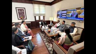 Jharkhand rural development minister Deepika Pandey Singh with LoP Babulal Marandi meet Union panchayati raj minister Lalan Singh in New Delhi on Tuesday (HT PHOTO) Jharkhand rural development minister Deepika Pandey Singh with LoP Babulal Marandi meet Union panchayati raj minister Lalan Singh in New Delhi on Tuesday (HT PHOTO)