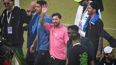 Lionel Messi greets his fans during GOAT India Tour at Arun Jaitley Stadium in New Delhi, on Monday. (Hindustan Times) Lionel Messi greets his fans during GOAT India Tour at Arun Jaitley Stadium in New Delhi, on Monday. (Hindustan Times)