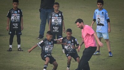 Argentine footballer Lionel Messi during GOAT India Tour at Arun Jaitley Stadium in New Delhi. (Sanchit Khanna/ Hindustan Times) Argentine footballer Lionel Messi during GOAT India Tour at Arun Jaitley Stadium in New Delhi. (Sanchit Khanna/ Hindustan Times)