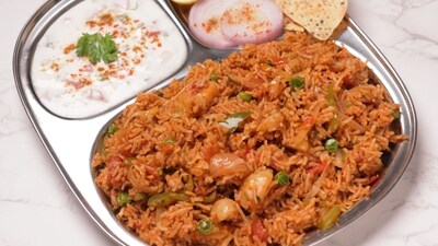 This Mumbai street style tawa pulao will warm you right up (Photo: Aarti Madan) This Mumbai street style tawa pulao will warm you right up (Photo: Aarti Madan)
