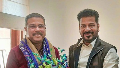 కేంద్ర మంత్రి ధర్మేంద్ర ప్రధాన్‌తో  సీఎం రేవంత్ రెడ్డి భేటీ (@dpradhanbjp)