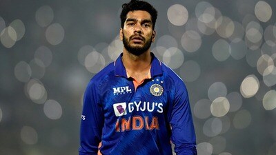 ২৩.৭৫ কোটি থেকে দাম কমে ৭ কোটি! কেকেআর নয়, এবার আরসিবি-তে বেঙ্কটেশ