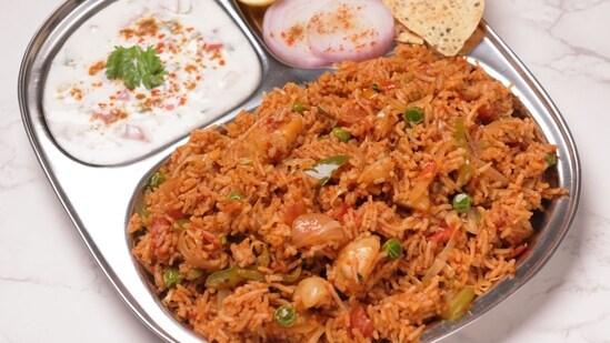 This Mumbai street style tawa pulao will warm you right up (Photo: Aarti Madan)