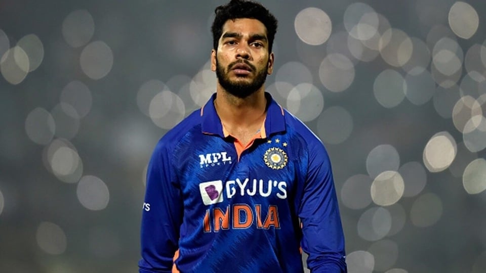 ২৩.৭৫ কোটি থেকে দাম কমে ৭ কোটি! কেকেআর নয়, এবার আরসিবি-তে বেঙ্কটেশ