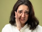 If the twitching sticks around for more than a couple of weeks, spreads to other parts of the face, or comes with vision changes, redness, or swelling, it’s worth getting a professional opinion, because it could be signaling a deeper neurological problem. (Freepik) If the twitching sticks around for more than a couple of weeks, spreads to other parts of the face, or comes with vision changes, redness, or swelling, it’s worth getting a professional opinion, because it could be signaling a deeper neurological problem. (Freepik)