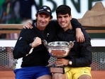 FILE PHOTO: Tennis - French Open - Roland Garros, Paris, France - June 9, 2024 Spain's Carlos Alcaraz celebrates with coach Juan Carlos Ferrero after winning the men's singles final against Germany's Alexander Zverev REUTERS/Yves Herman/File Photo