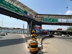 The move follows a recent NH-48 crash near Signature Tower where a tyre barricade prevented casualties, officials said. (Parveen Kumar/HT)