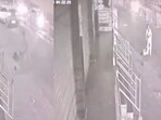However, around 4:21 am, Venkataram experienced severe chest pain again while riding the scooter. The couple lost balance, fell onto the road and Roopa soon realised that his condition was critical.
