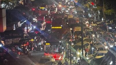 IIT-B bars entry of outsiders at Mood Indigo after traffic snarls IIT-B bars entry of outsiders at Mood Indigo after traffic snarls