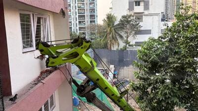 At least one flat in the Udayan Darshan Co-operative Housing Society in Dadar West was damaged when a piling crane crashed into the building (Raju Shinde/ HT Photo) At least one flat in the Udayan Darshan Co-operative Housing Society in Dadar West was damaged when a piling crane crashed into the building (Raju Shinde/ HT Photo)