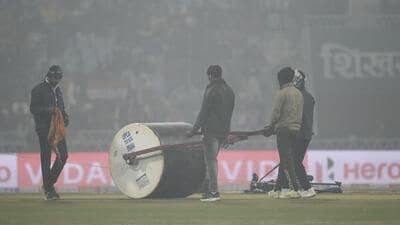 Groundsmen roll the pitch as the India vs South Africa T20I was called off due to foggy weather. (Deepak Gupta / Hindustan Times) Groundsmen roll the pitch as the India vs South Africa T20I was called off due to foggy weather. (Deepak Gupta / Hindustan Times)