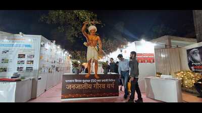 On display are 1,678 posters, surpassing the previous record of 1,365 posters held by the United States. Adjudicator Swapnil Dangrikar officially validated the Guinness world record. (HT)