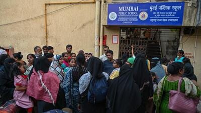 Parents assemble outside Kapad Bazar School to air their problems after their children were shifted here following the closure of New Mahim School in October. (Photo by Raju Shinde/HT Photo) (Raju Shinde) Parents assemble outside Kapad Bazar School to air their problems after their children were shifted here following the closure of New Mahim School in October. (Photo by Raju Shinde/HT Photo) (Raju Shinde)