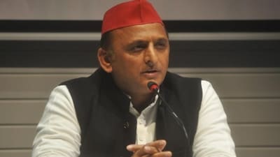 In a post on X (formerly Twitter), Yadav claimed that pollution from Delhi had reached Lucknow, saying the issue was not fog but smog, adding that the “worsening” air quality had affected the hosting of the international match. (HT Photo) In a post on X (formerly Twitter), Yadav claimed that pollution from Delhi had reached Lucknow, saying the issue was not fog but smog, adding that the “worsening” air quality had affected the hosting of the international match. (HT Photo)