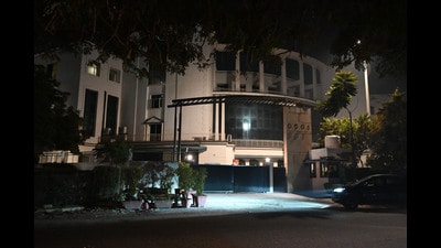 The club allegedly lacked an L-12C licence, raising concerns of tax evasion and misuse of subsidised CSD liquor meant for personal use. (Parveen Kumar/HT) The club allegedly lacked an L-12C licence, raising concerns of tax evasion and misuse of subsidised CSD liquor meant for personal use. (Parveen Kumar/HT)