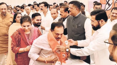 The defectors included MK Madhavi, four-time corporator from Airoli, who was welcomes into the Shiv Sena by Dy CM Eknath Shinde and transport minister Pratap Sarnaik. (Photo by Bachchan Kumar/ HT PHOTO) (HT PHOTO) The defectors included MK Madhavi, four-time corporator from Airoli, who was welcomes into the Shiv Sena by Dy CM Eknath Shinde and transport minister Pratap Sarnaik. (Photo by Bachchan Kumar/ HT PHOTO) (HT PHOTO)