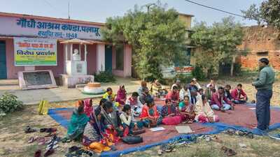 Villagers sit in protest at Kanda in Palamau on Wednesday (HT PHOTO) Villagers sit in protest at Kanda in Palamau on Wednesday (HT PHOTO)