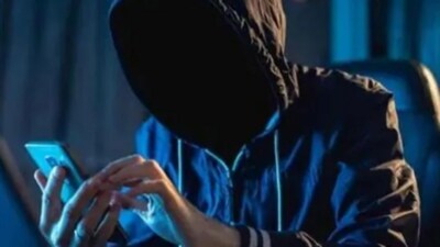 olice said the couple was kept under continuous virtual surveillance and psychological pressure for more than two months, during which the fraudsters remained in constant contact with them through phone and digital platforms. (Pic for representation) olice said the couple was kept under continuous virtual surveillance and psychological pressure for more than two months, during which the fraudsters remained in constant contact with them through phone and digital platforms. (Pic for representation)