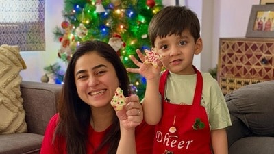 ছেলের সঙ্গে ক্রিসমাসের প্রস্তুতি ঋদ্ধিমার