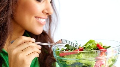 Make your weight loss goals easier to achieve: Having salads 30 minutes prior to major meals can curb your appetite. (Adobe Stock) Make your weight loss goals easier to achieve: Having salads 30 minutes prior to major meals can curb your appetite. (Adobe Stock)