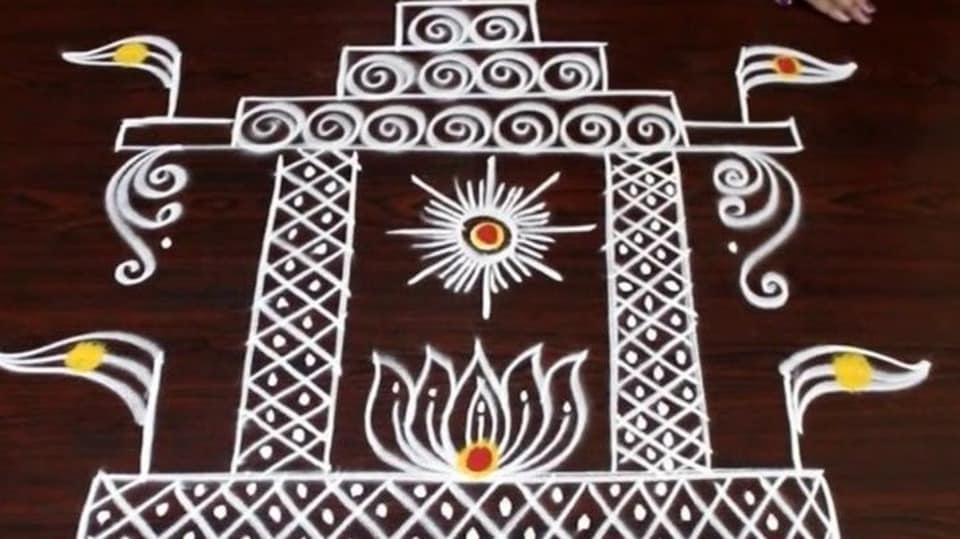 <p>మధ్యలో సూర్యుడు, కమలం పువ్వు, చుట్టూ జెండాలతో ఈ ముగ్గు చాలా అందంగా ఉంటుంది. ఈ ముగ్గు చాలా ఈజీ. పెద్ద కష్టమేమీ కాదు. ముందు గీతలు వేసి, తర్వాత ఇక్కడ ఉన్నట్లుగా కలిపేస్తే సరిపోతుంది.</p>(pinterest)
