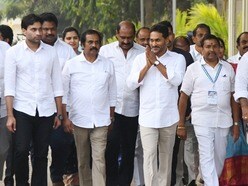వైసీపీ నేతలతో జగన్