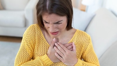 Holiday heart syndrome is used to describe a group of heart problems that tend to occur during the winter holidays. Holiday heart syndrome is used to describe a group of heart problems that tend to occur during the winter holidays.