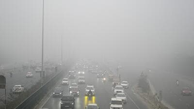 A thick layer of fog reduces visibility near Signature Tower chowk in Gurugram on Thursday. (Parveen Kumar/HT) A thick layer of fog reduces visibility near Signature Tower chowk in Gurugram on Thursday. (Parveen Kumar/HT)