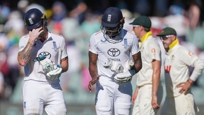 Ben Stokes and Jofra Archer put together a 45*-run stand towards the close of play, batting through exhaustion and a late barrage to not only survive, but also chip away with some runs. Both look capable, and will have intentions of eating away a significant chunk of the deficit tomorrow morning. (REUTERS)
