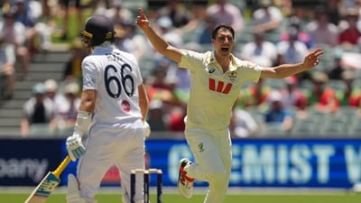 Pat Cummins marked his return from injury with a typically probing performance, and led the way with 3 wickets for Australia – prime amongst them that of Joe Root, dismissed on 19. Leading from the front. (REUTERS)