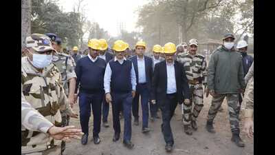 Coal India Limited chairman B Sairam undertook a comprehensive review of the gas emission crisis in Dhanbad’s Kenduadih area (HT Photo) Coal India Limited chairman B Sairam undertook a comprehensive review of the gas emission crisis in Dhanbad’s Kenduadih area (HT Photo)