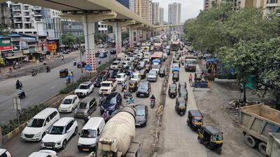 Multiple government agencies are involved in projects in and around the stretch, including the NHAI which maintains NH-48, the MBMC which maintains connecting roads, and the Mumbai Metropolitan Region Development Authority (MMRDA), which is constructing a metro line (Azim Tamboli/HT Photo)