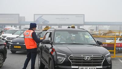 Noida has nearly a million registered vehicles, including 137,277 BS III vehicles — 96,210 petrol and 41,067 diesel — and 282,906 BS IV vehicles, comprising 2,41,390 petrol and 41,516 diesel vehicles, all of which fall under the ban. (Sunil Ghosh/HT Photo)