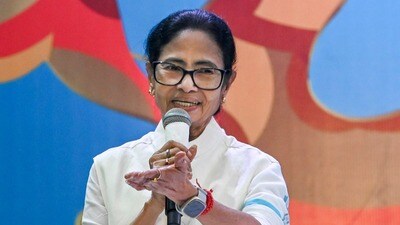 ‘এমনিতেই খুব টেনশন..’ কলকাতায় বড়দিনের উৎসবের সূচনায় কী বললেন মমতা?. (PTI Photo) (PTI12_18_2025_000393A) (PTI) ‘এমনিতেই খুব টেনশন..’ কলকাতায় বড়দিনের উৎসবের সূচনায় কী বললেন মমতা?. (PTI Photo) (PTI12_18_2025_000393A) (PTI)