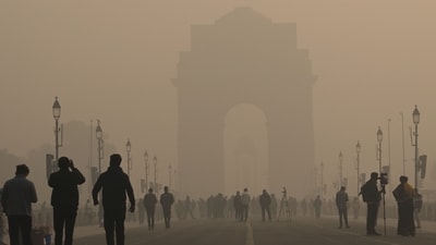 Morning Smog seen at Kartavya Path , GRAP Stage IV implemented in Delhi/NCR in view of severe AQI, in New Delhi, (Vipin Kumar/ Hindustan Times) Morning Smog seen at Kartavya Path , GRAP Stage IV implemented in Delhi/NCR in view of severe AQI, in New Delhi, (Vipin Kumar/ Hindustan Times)