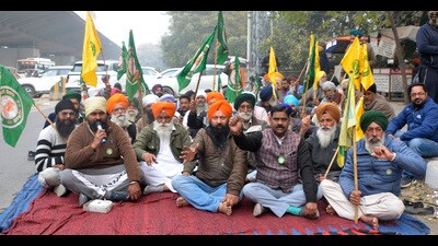 The demonstrations by the farrmers in Ludhiana on Thursday. (Manish/HT) The demonstrations by the farrmers in Ludhiana on Thursday. (Manish/HT)