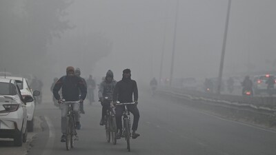 The strict curbs recently introduced were in addition to the GRAP-4 restrictions announced by the Commission for Air Quality Management CAQM) earlier. (Parveen Kumar/Hindustan Times) The strict curbs recently introduced were in addition to the GRAP-4 restrictions announced by the Commission for Air Quality Management CAQM) earlier. (Parveen Kumar/Hindustan Times)