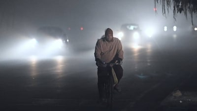 Delhi residents woke up to a layer of dense smog in the early hours of Thursday as AQI stood at ‘very poor’ category. (Vipin Kumar/Hindustan Times) Delhi residents woke up to a layer of dense smog in the early hours of Thursday as AQI stood at ‘very poor’ category. (Vipin Kumar/Hindustan Times)