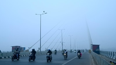 The average AQI stood at ‘very poor’ on Thursday morning as the Delhi government's additional curbs to control air pollution kicked in. (Sanchit Khanna/Hindustan Times) The average AQI stood at ‘very poor’ on Thursday morning as the Delhi government's additional curbs to control air pollution kicked in. (Sanchit Khanna/Hindustan Times)